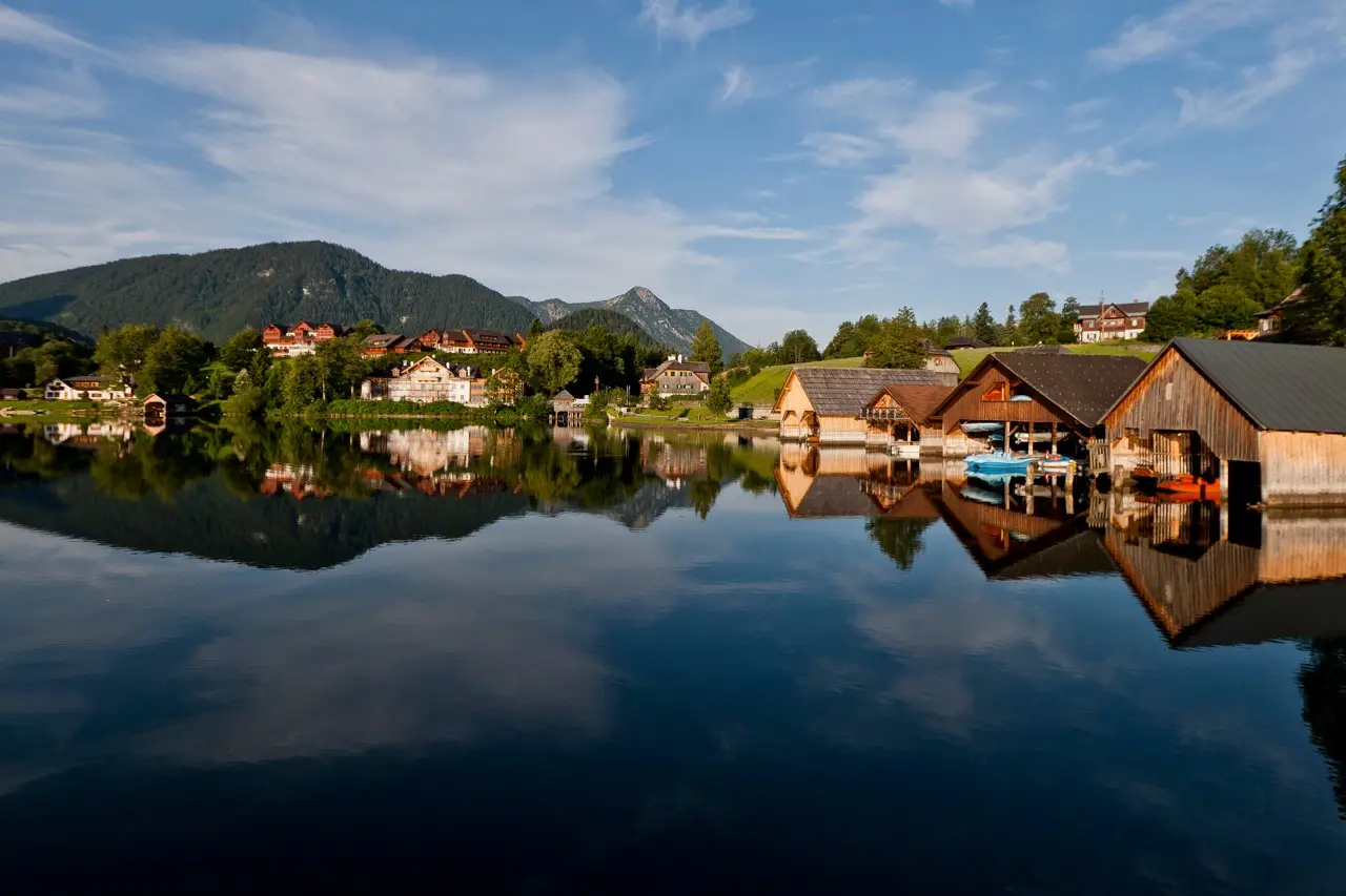 Panoramablick auf den Grundlsee im Sommer